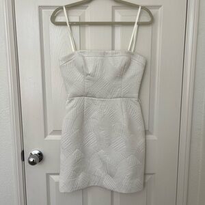 Elegant White Strapless Dress